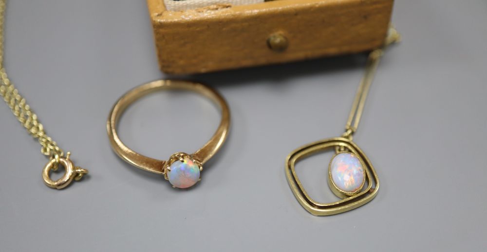 Opal set jewellery: a gold and 2 stone opal pendant necklace, a solitaire opal ring & an 18ct gold opal & seed pearl cluster heart ring